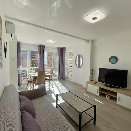 Moder Style Caballos Apartman Benidorm